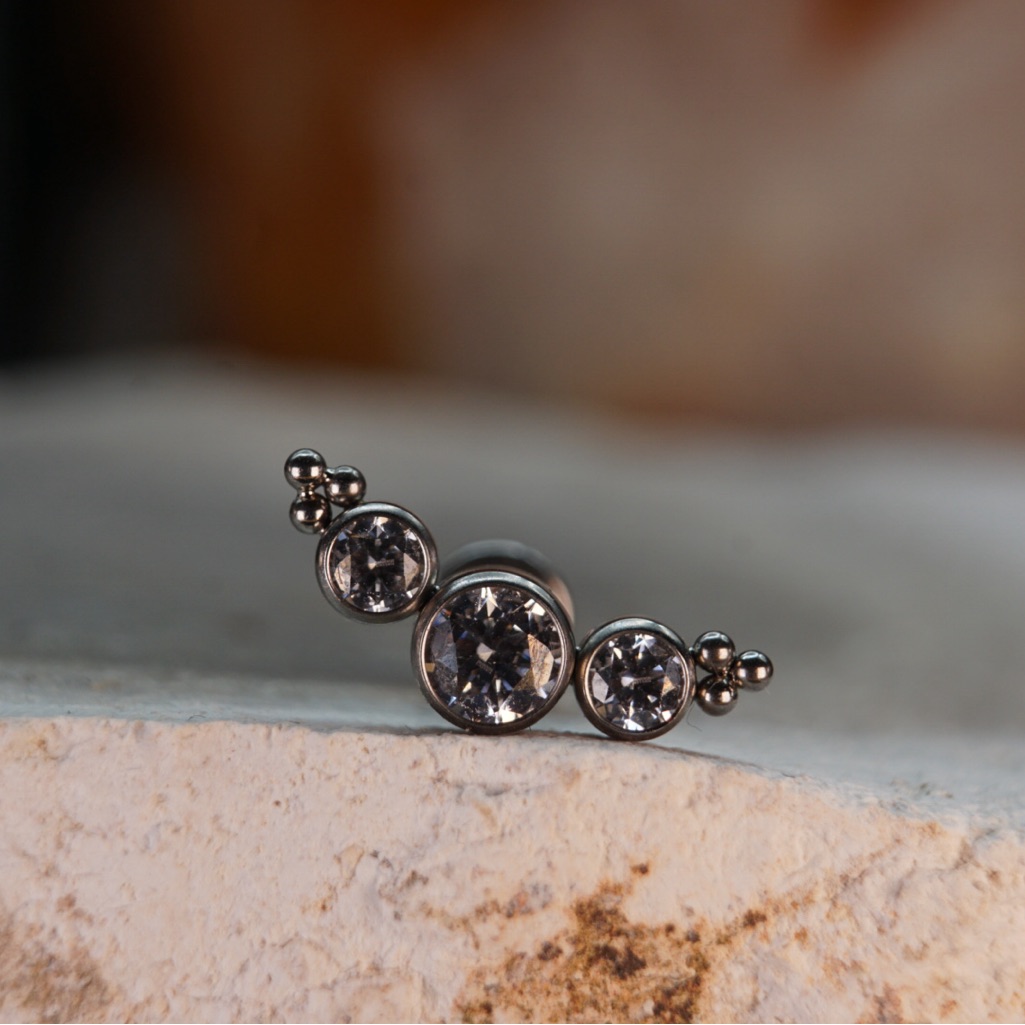 3 Cz Curve  Titanium Internally Threaded End W 16g 516 Labret